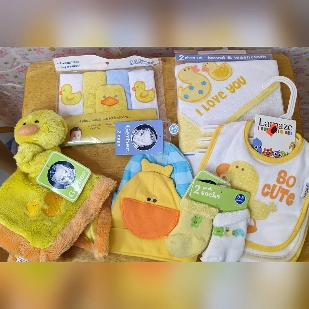 New duck and friends gift set hooded towel washcloths bibs socks blankie, T19MIS
